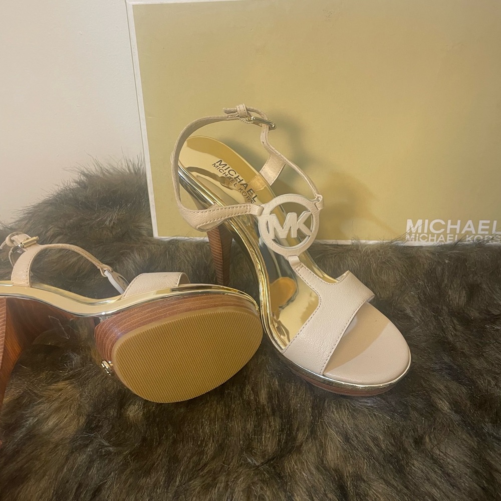 Michael Kors Women's Cream Sandals - Picture 3 of 6